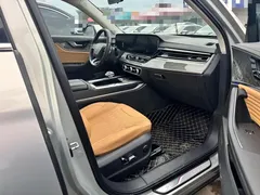 2023 Hongqi HS5 2.0T 4WD Pro — фото 8