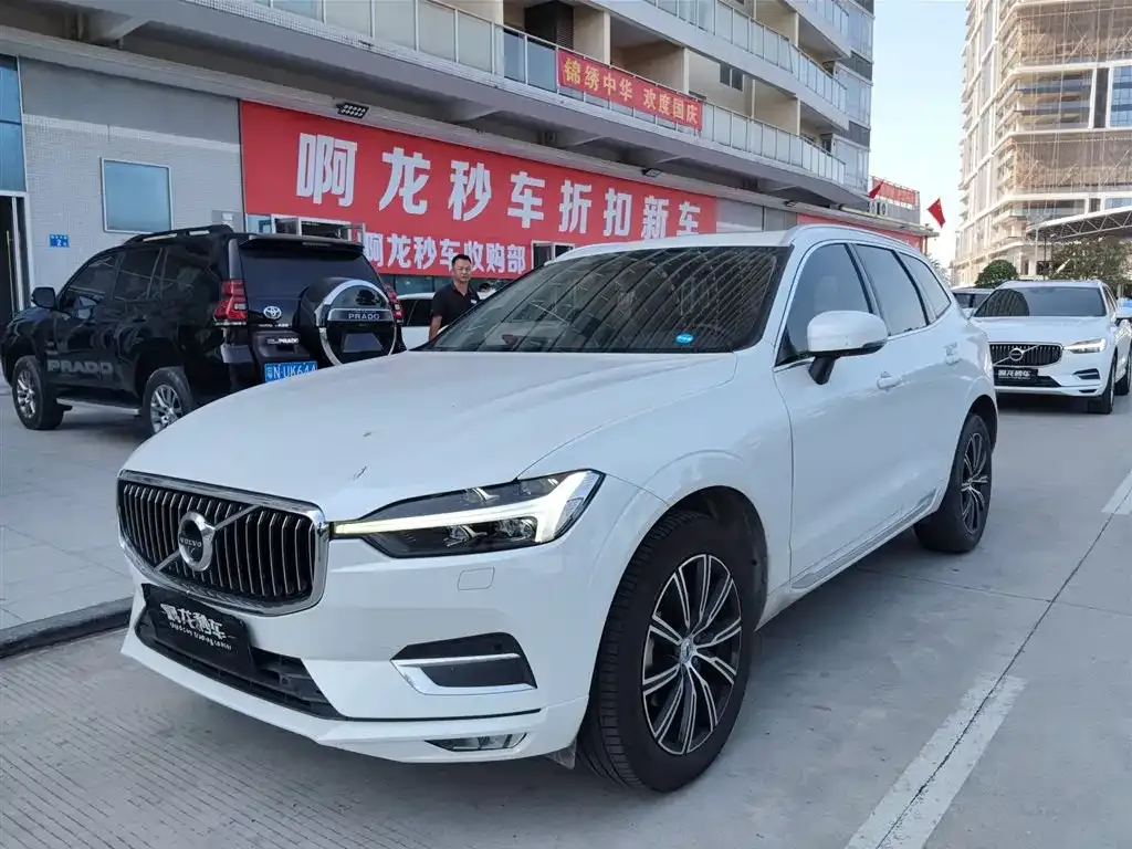 2021 Volvo XC60 4WD Luxury