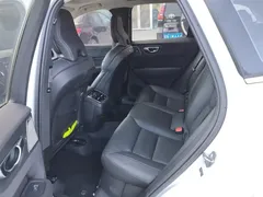 2021 Volvo XC60 4WD Luxury, белый — фото 4