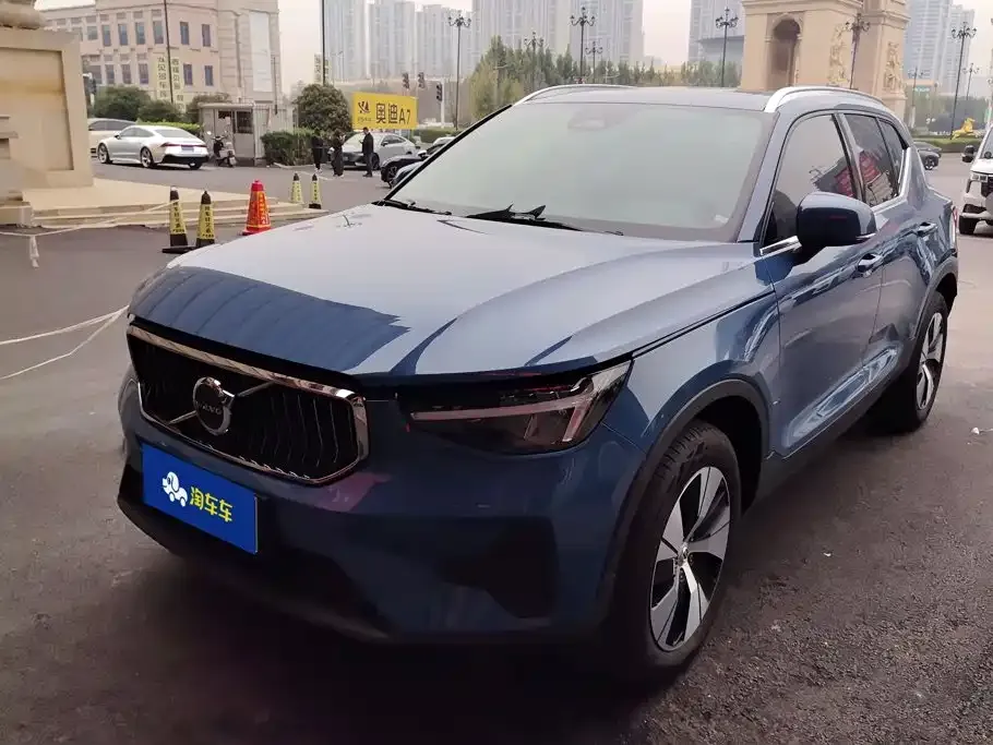 2024 Volvo XC40 Luxury