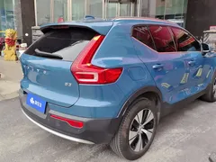 2024 Volvo XC40 Luxury, синий — фото 3