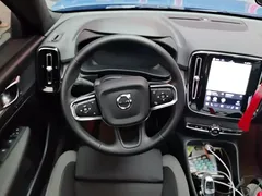 2024 Volvo XC40 Luxury, синий — фото 15