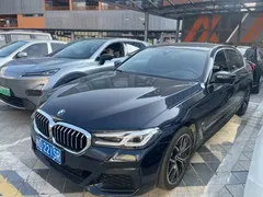 2023 BMW 5 Series 530Li Premium M Sport Package, чёрный — фото 1