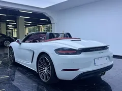 2020 Porsche 718 Boxster 2.0T, белый — фото 17