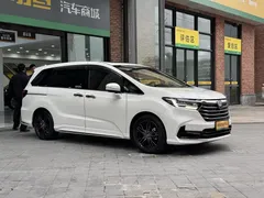 2022 Honda Odyssey 2.0L e:HEV, белый — фото 3