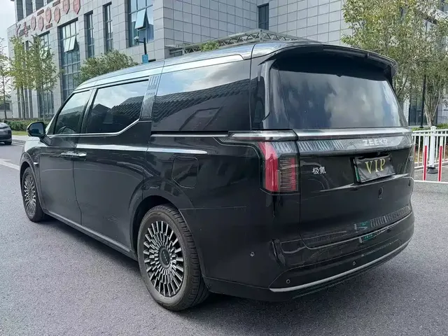 2024 Zeekr 009 6-Seat Executive 4WD 108kWh