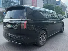 2024 Zeekr 009 6-Seat Executive 4WD 108kWh, чёрный — фото 6