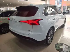 2026 Hongqi HS6 PHEV 240, белый — фото 7