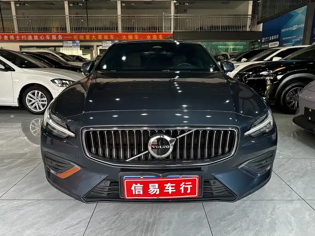 2024 Volvo S60 B4 Luxury