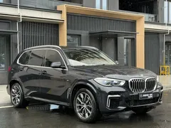2022 BMW X5 30Li Premium M Sport Package, чёрный — фото 2