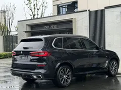 2022 BMW X5 30Li Premium M Sport Package, чёрный — фото 7