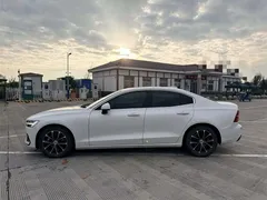 2022 Volvo S60 B4 Luxury, белый — фото 3