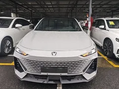 2022 Changan UNI-V 1.5T — фото 3