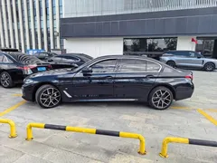 2023 BMW 5 Series 530Li Premium M Sport Package, чёрный — фото 2