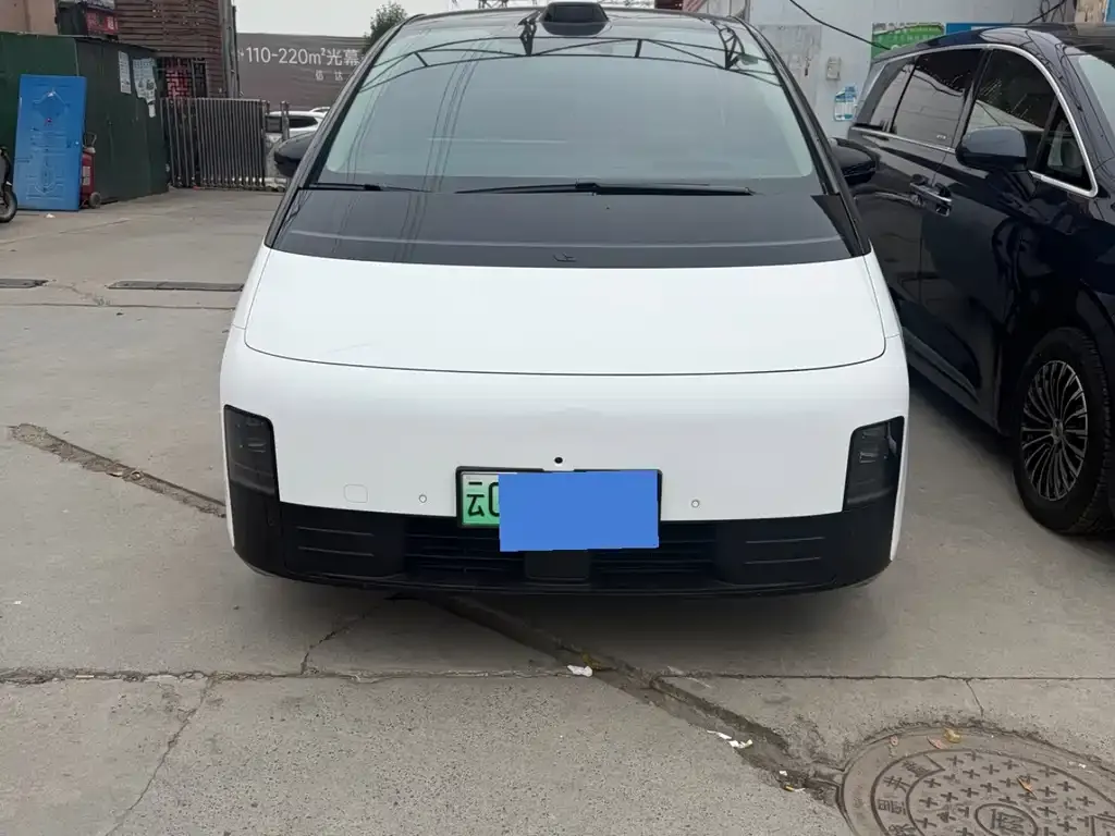 2024 Li Auto MEGA Ultra