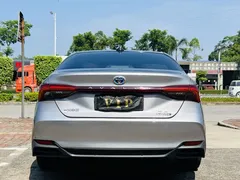 2019 Toyota Avalon Hybrid 2.5L XLE Premium — фото 4