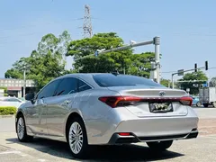 2019 Toyota Avalon Hybrid 2.5L XLE Premium — фото 5