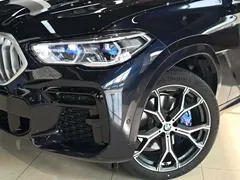 2022 BMW X6 Premium M Sport Package, чёрный — фото 9
