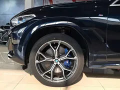 2022 BMW X6 Premium M Sport Package, чёрный — фото 13