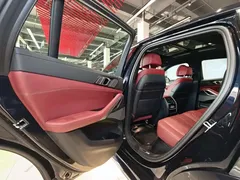2022 BMW X6 Premium M Sport Package, чёрный — фото 40
