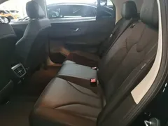 2023 Hongqi E-QM5 EV Basic, чёрный — фото 17