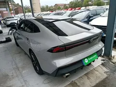2022 Changan UNI-V 1.5T Premium — фото 5