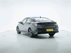 2021 Hyundai Elantra 1.5L CVT LUX Premium, чёрный — фото 2