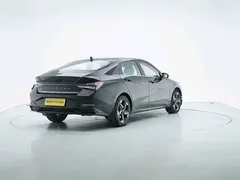 2021 Hyundai Elantra 1.5L CVT LUX Premium, чёрный — фото 4