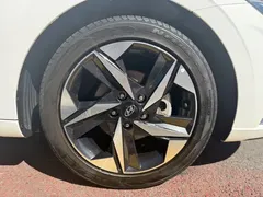 2022 Hyundai Elantra 1.5L CVT LUX Premium, белый — фото 9
