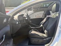 2022 Hyundai Elantra 1.5L CVT LUX Premium, белый — фото 10
