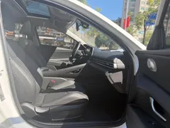 2022 Hyundai Elantra 1.5L CVT LUX Premium, белый — фото 12