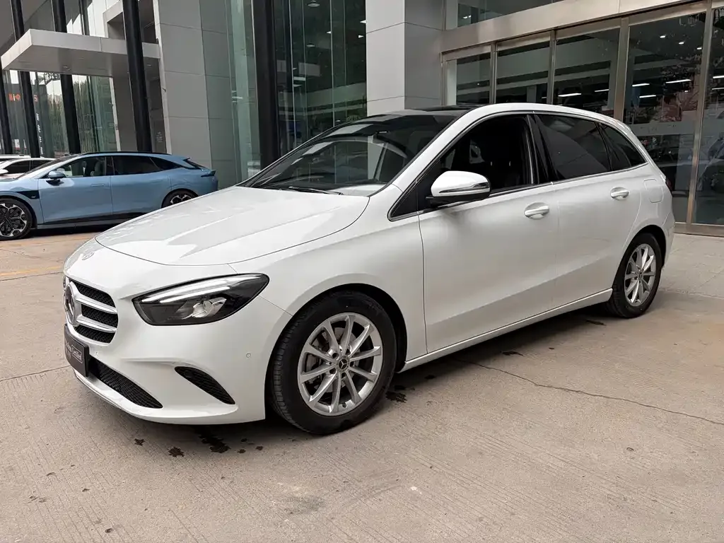 2022 Mercedes-Benz B-Class B 200 Fashion