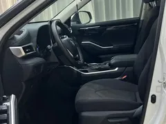 2023 Toyota Highlander 2.5L Hybrid 2WD Elite 7 Seats, белый — фото 7