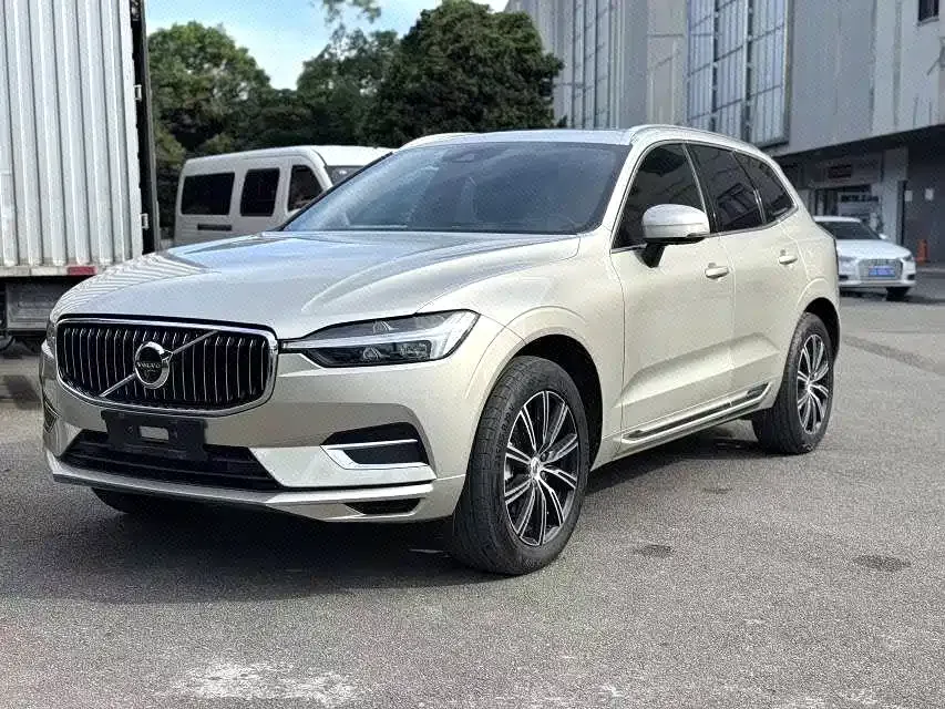 2021 Volvo XC60 4WD Luxury