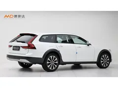 2023 Volvo V90 Cross Country 2.0T B5 AWD, белый — фото 3