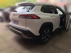 2022 Toyota Frontlander 2.0L CVT Luxury Plus, белый — фото 4