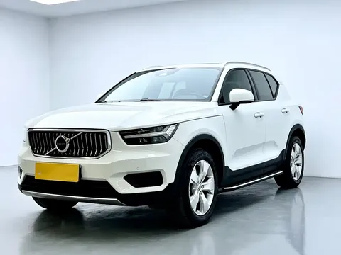 2022 Volvo XC40 4WD Fashion