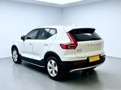 2022 Volvo XC40 4WD Fashion, белый — фото 4