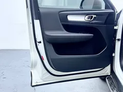 2022 Volvo XC40 4WD Fashion, белый — фото 7