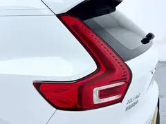 2022 Volvo XC40 4WD Fashion, белый — фото 16