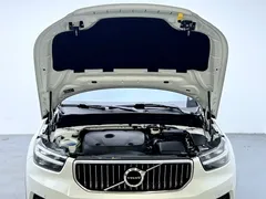 2022 Volvo XC40 4WD Fashion, белый — фото 18