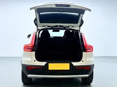 2022 Volvo XC40 4WD Fashion, белый — фото 19