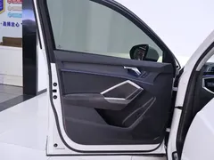2022 Audi Q3 35 TFSI Sport, белый — фото 18