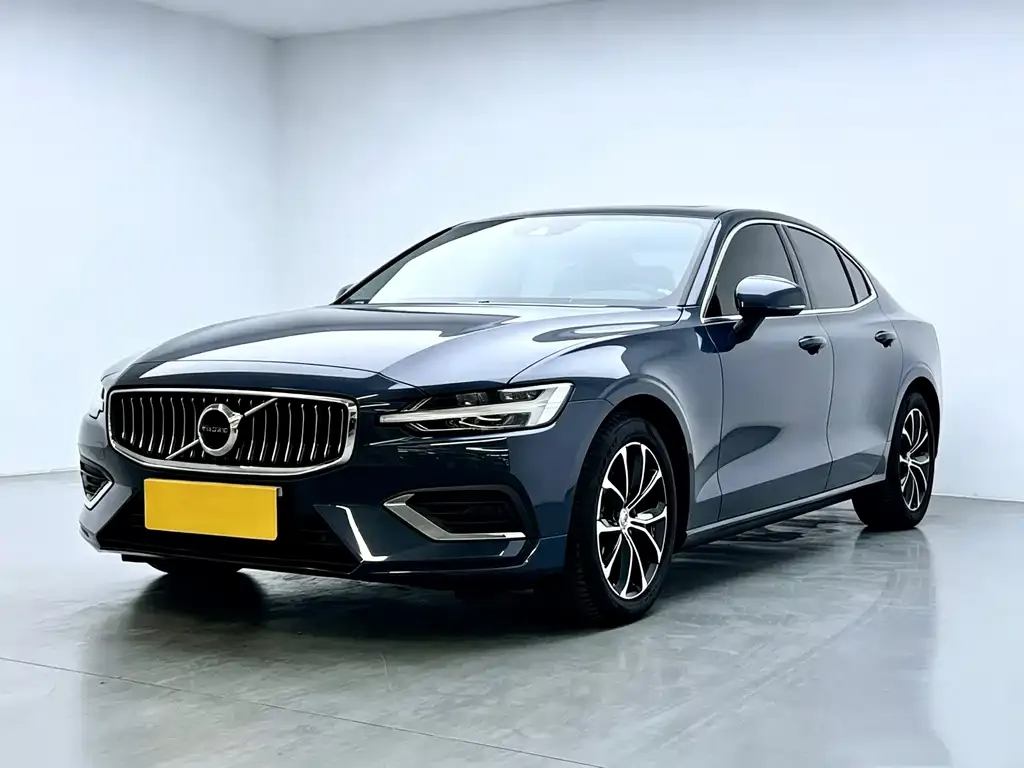2022 Volvo S60 B4 Luxury