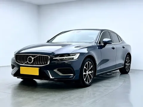 2022 Volvo S60 B4 Luxury