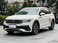 2022 Volkswagen Tiguan L 330TSI AT 2WD R-Line, белый — фото 1