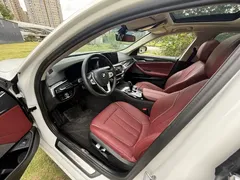 2021 BMW 5 Series 525Li Luxury Package, белый — фото 7
