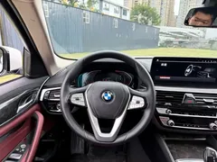 2021 BMW 5 Series 525Li Luxury Package, белый — фото 10