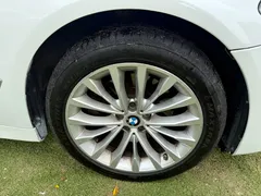 2021 BMW 5 Series 525Li Luxury Package, белый — фото 17