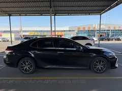 2021 Toyota Camry Hybrid 2.5HG Luxury, чёрный — фото 10